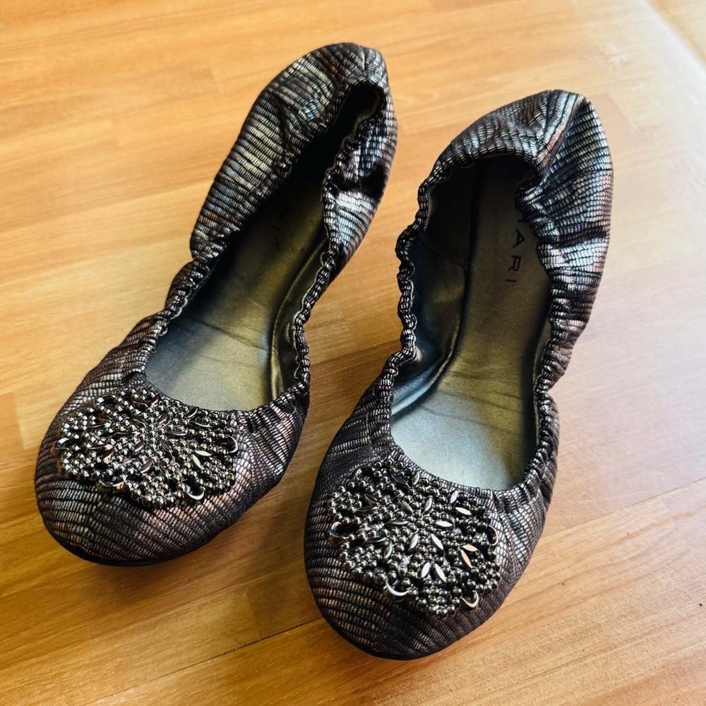 Tahari pewter ballerina flats size 6
